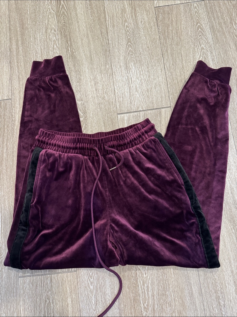 Forever 21 Ladies Velvet Jogger Pants in Deep Burgundy/black